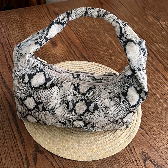 Y2K Animal Print Baguette Hand Bag - Picture 5 of 14